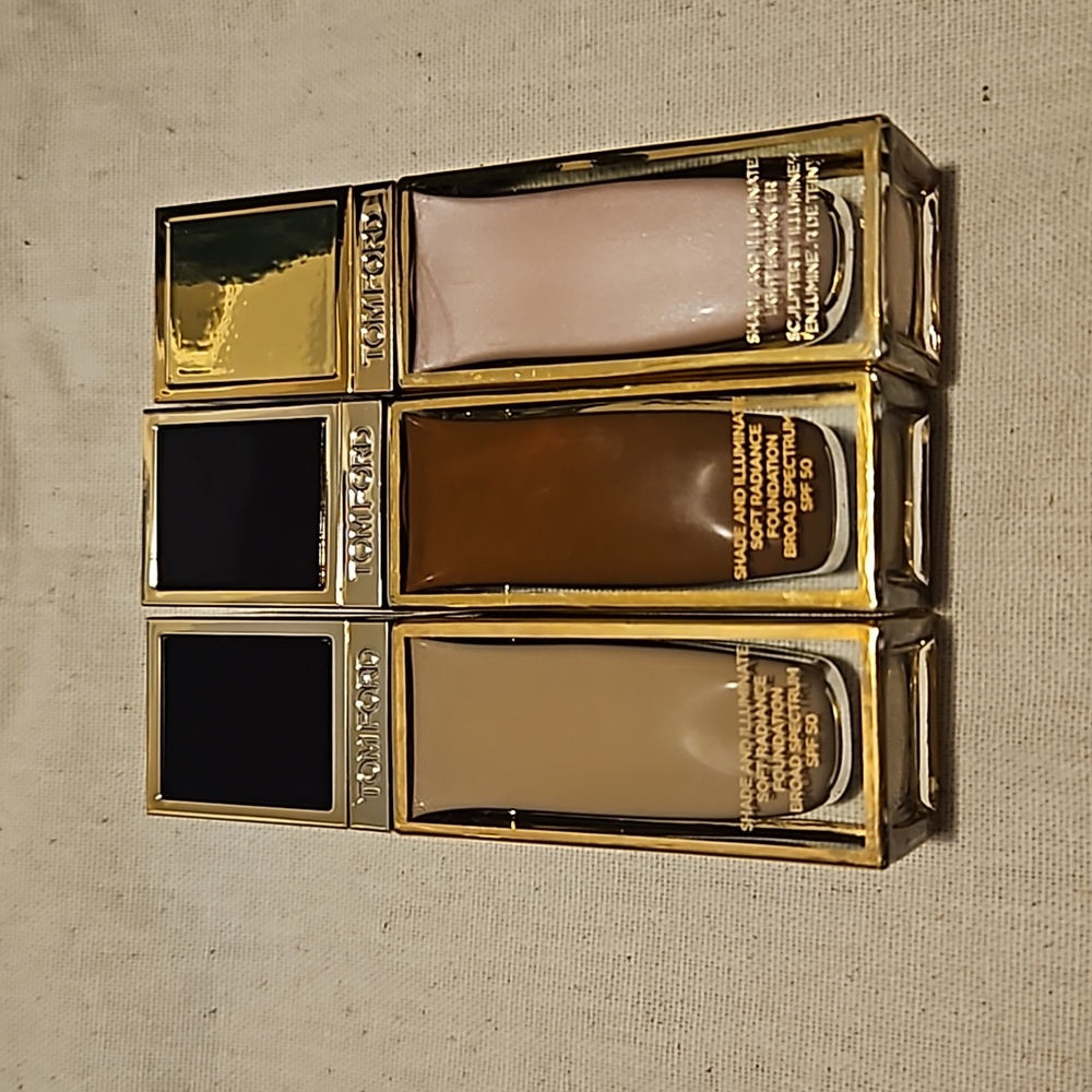 TOM FOKSHADE AND ILLUMINATE SOFT RADIANCE FOUNDATION SPF 50